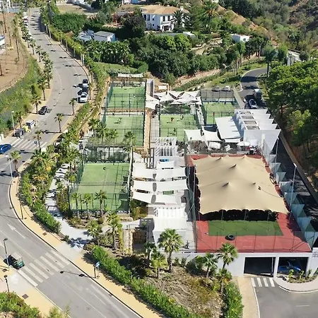 Elegant Two Bedroom At Hills! Estepona