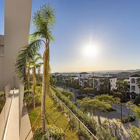 Elegant Two Bedroom At Hills! Apartamento