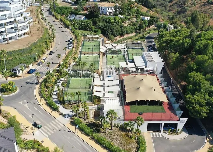 Elegant Two Bedroom At Hills! Estepona