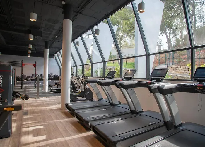 Elegant Two Bedroom At Hills! Apartamento