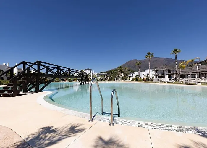 Elegant Two Bedroom At Hills! Estepona