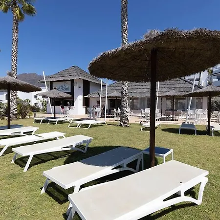 Elegant Two Bedroom At Hills! Estepona