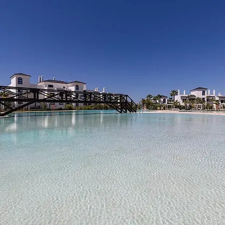 Elegant Two Bedroom At Hills!