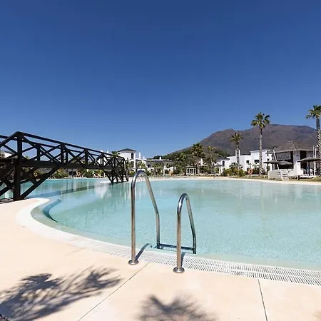 Elegant Two Bedroom At Hills! Estepona