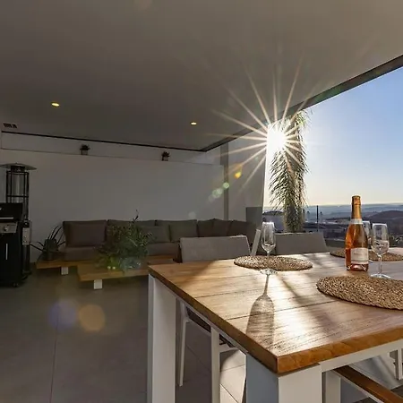 公寓 Elegant Two Bedroom At Hills! 埃斯特波纳