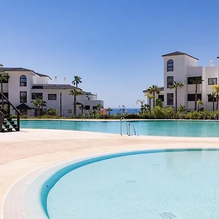 Elegant Two Bedroom At Hills! Эстепона