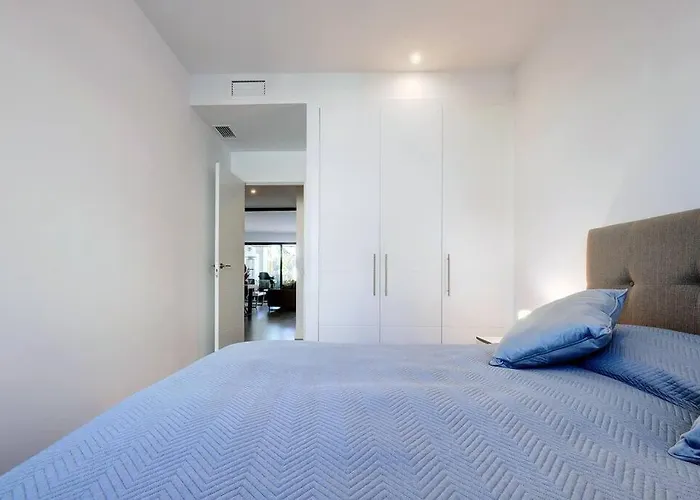 Elegant Two Bedroom At Hills! Appartement