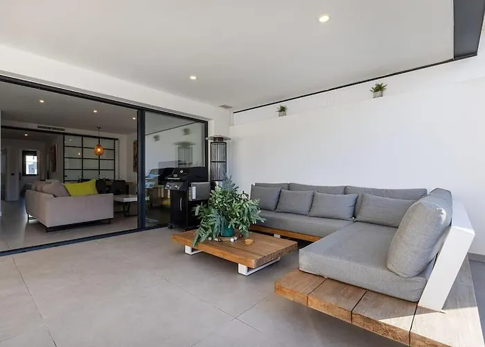 Elegant Two Bedroom At Hills! Appartement *