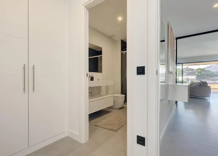 Elegant Two Bedroom At Hills! Appartement *