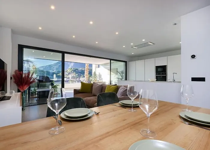 Elegant Two Bedroom At Hills! Appartement *