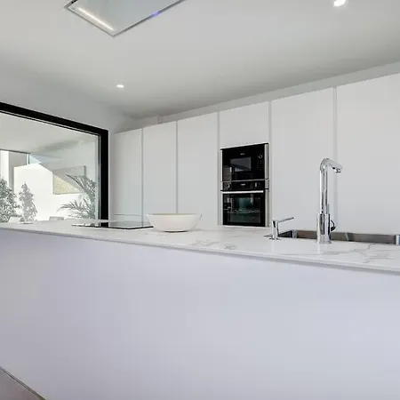 Elegant Two Bedroom At Hills! Apartmán