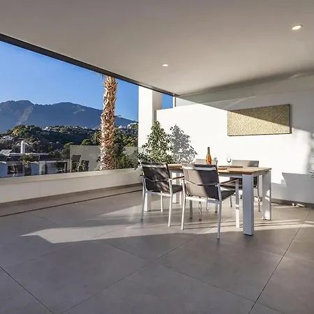 Elegant Two Bedroom At Hills! Apartmán Estepona