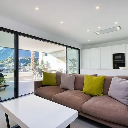 Appartement Elegant Two Bedroom At Hills!