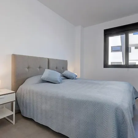 Elegant Two Bedroom At Hills! *