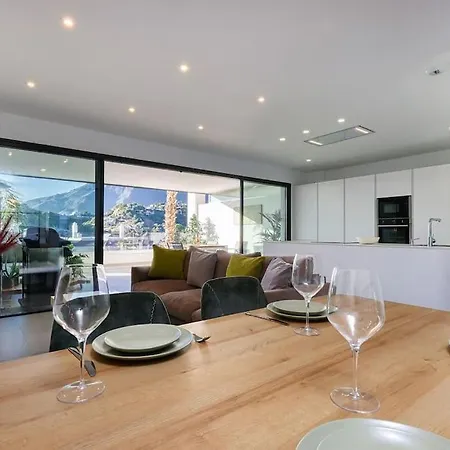 Elegant Two Bedroom At Hills! Appartement *