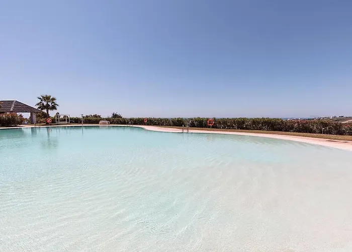 Elegant Two Bedroom At Hills! Estepona