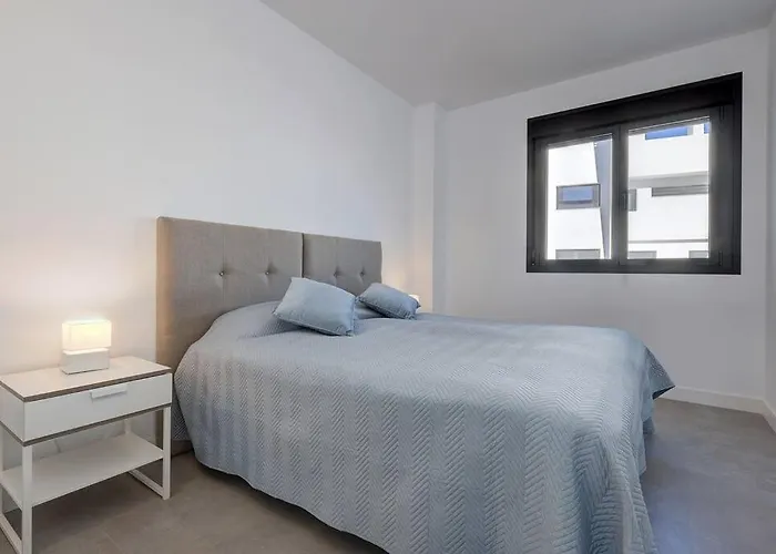 Elegant Two Bedroom At Hills! *